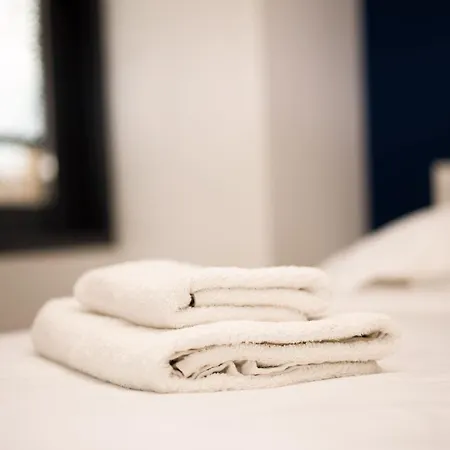 Luxury 3 *