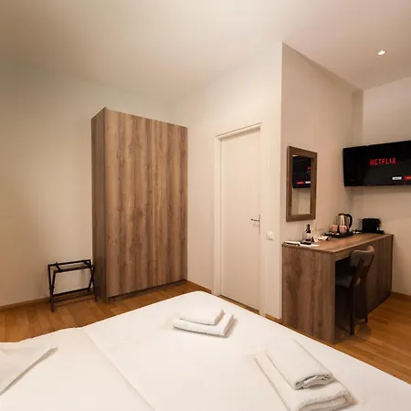 Luxury 3 * Athens